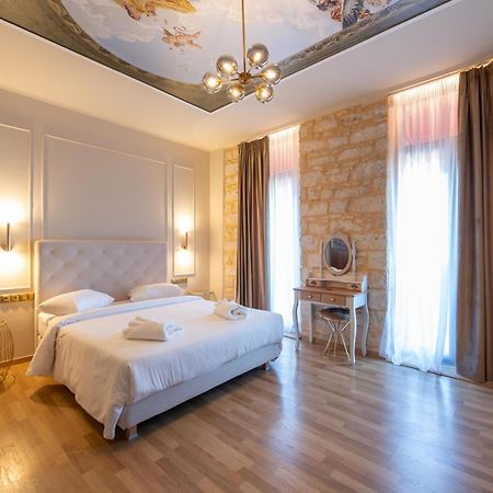 L Suites The Writer'S House Gythio Bilik gambar